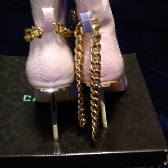 Multicolor Ankle Cape Robbin boots - Picture 7 of 7